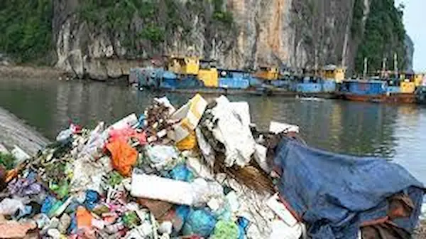 Ngay ở Thủ đô, nơi thu hút rất lớn lượng khách du lịch quốc tế mỗi khi đến Việt Nam,nhưng môi trường du lịch cũng như môi trường tự nhiên đều ô nhiễm ở mức báo động