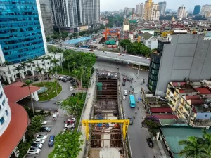 Rào chắn gầm cầu vượt Nguyễn Chí Thanh để thi công ga ngầm đường sắt Nhổn – Ga Hà Nội