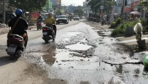 Hàng loạt tuyến đường ở TP.Thủ Đức bị cày nát, ngập úng