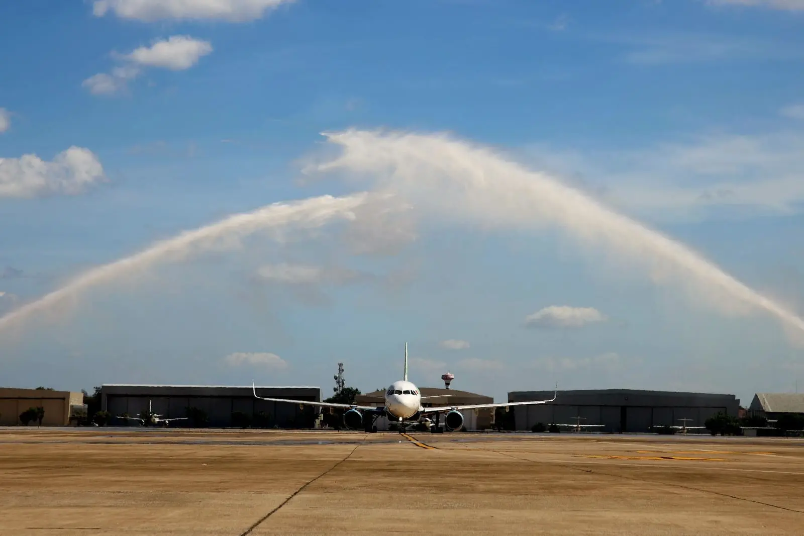 Máy bay Bamboo Airways hạ cánh tại sân bay quốc tế Don Mueang, chính thức khai trương đường bay thường lệ mới của Hãng