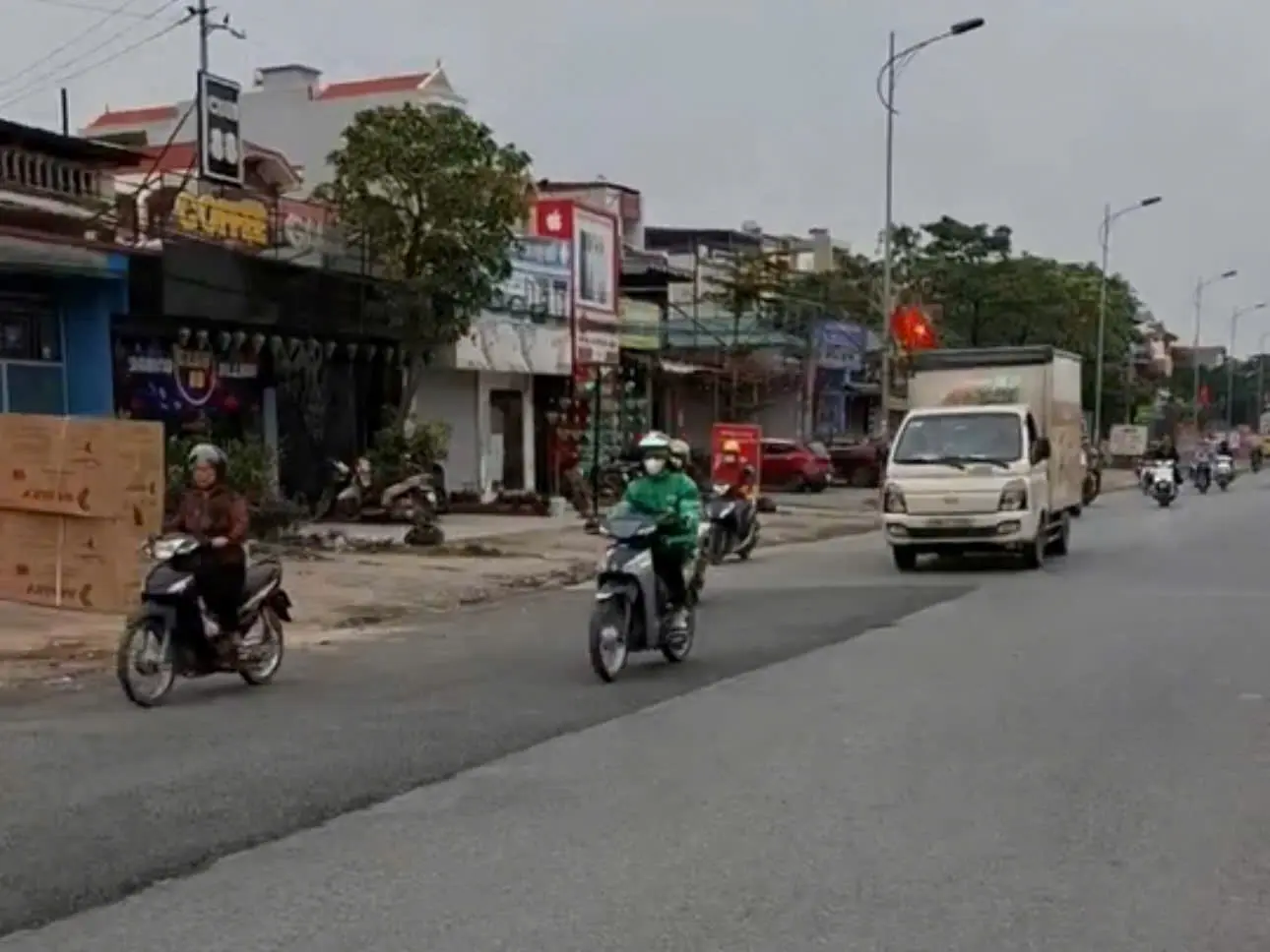 Đoạn đường đã được hoàn trả lại mặt bằng, các phương tiện đi lại thông suốt, ảnh sáng 03-12-2024