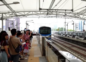 Khách đi metro gấp 5 lần dự kiến, mong có sự chia sẻ với quy định đi tàu