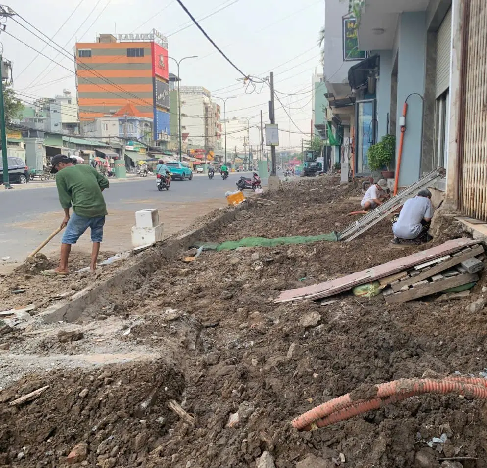 Các đơn vị thi công hạ tầng để đẩy nhanh tiến độ hoàn thiện con đường sớm đưa vào hoạt động